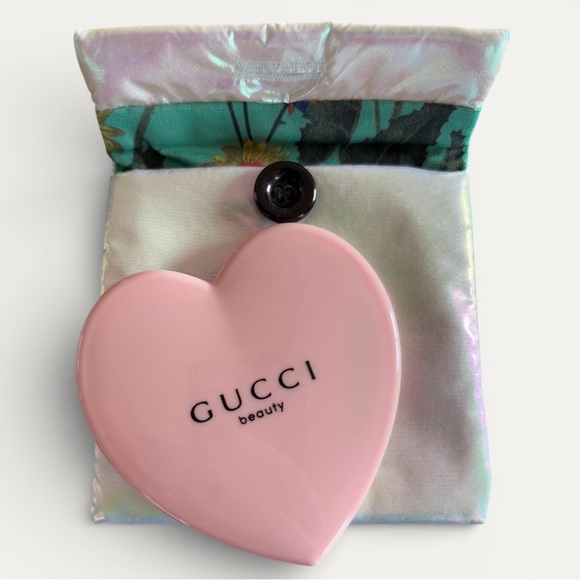 Gucci Other - Gucci Beauty heart-shaped compact mirror with Iridescent Pouch